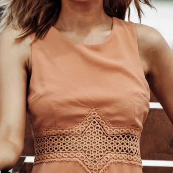 Sleeveless‎ Crochet Inlay Mini Dress - Picture 8 of 16